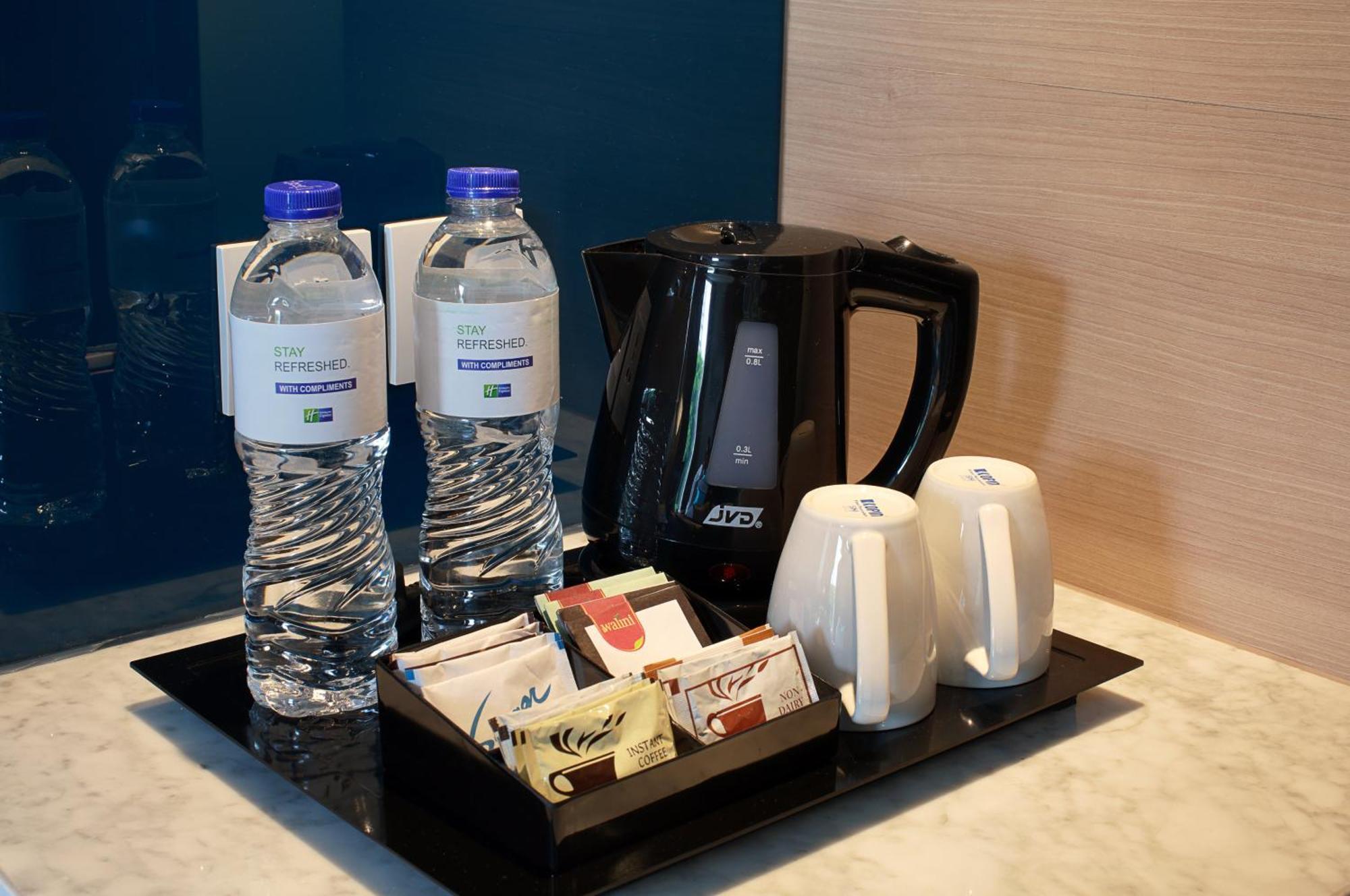 Holiday Inn Express Jakarta Wahid Hasyim By Ihg Exteriör bild