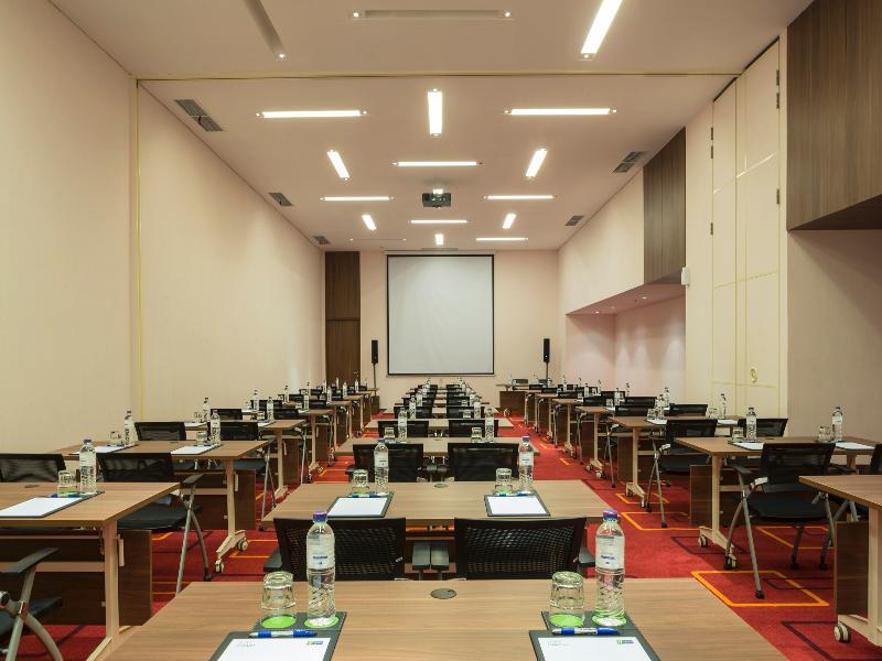 Holiday Inn Express Jakarta Wahid Hasyim By Ihg Exteriör bild